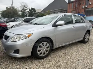 Toyota Corolla LE 4dr Sedan (1.8L 4cyl 4A) 2011 Silver