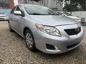 Toyota Corolla LE 4dr Sedan (1.8L 4cyl 4A) 2011 Silver