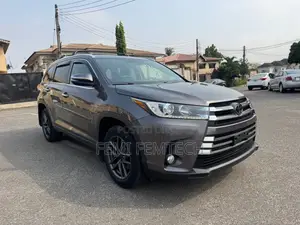 Toyota Highlander XLE 4x2 V6 (3.5L 6cyl 8A) 2017 Gray