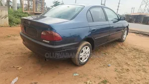 Toyota Avensis 1998 Blue