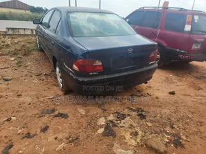 Toyota Avensis 1998 Blue