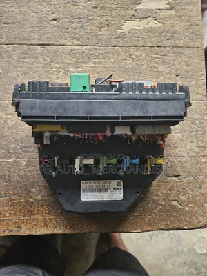 Front Sam Front Fuse Box W204 GLK 350 E350.