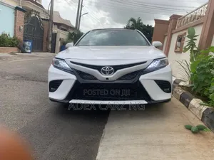 Toyota Camry 2018 White
