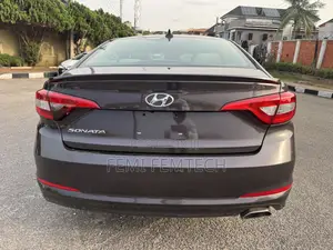 Hyundai Sonata SE 4dr Sedan (2.4L 4cyl 6A) 2015 Brown