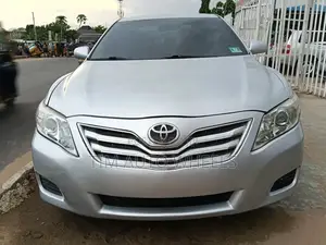 Toyota Camry LE 4dr Sedan (2.5L 4cyl 6A) 2011 Silver