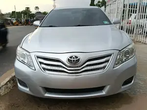 Toyota Camry LE 4dr Sedan (2.5L 4cyl 6A) 2011 Silver