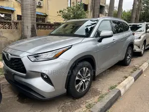 Toyota Highlander XLE AWD 2020 Silver