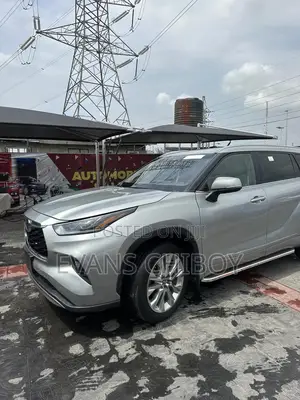 Toyota Highlander Limited 2021 Silver