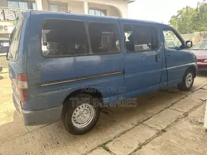 Toyota HiAce 2004 Blue