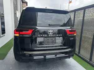 Toyota Land Cruiser 2023 Black