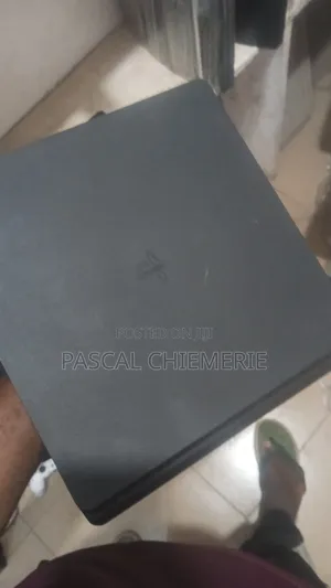 Play Station 4