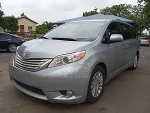 Toyota Sienna 2013 Silver