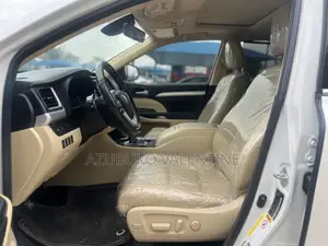 Toyota Highlander XLE 4x2 V6 (3.5L 6cyl 8A) 2018 White