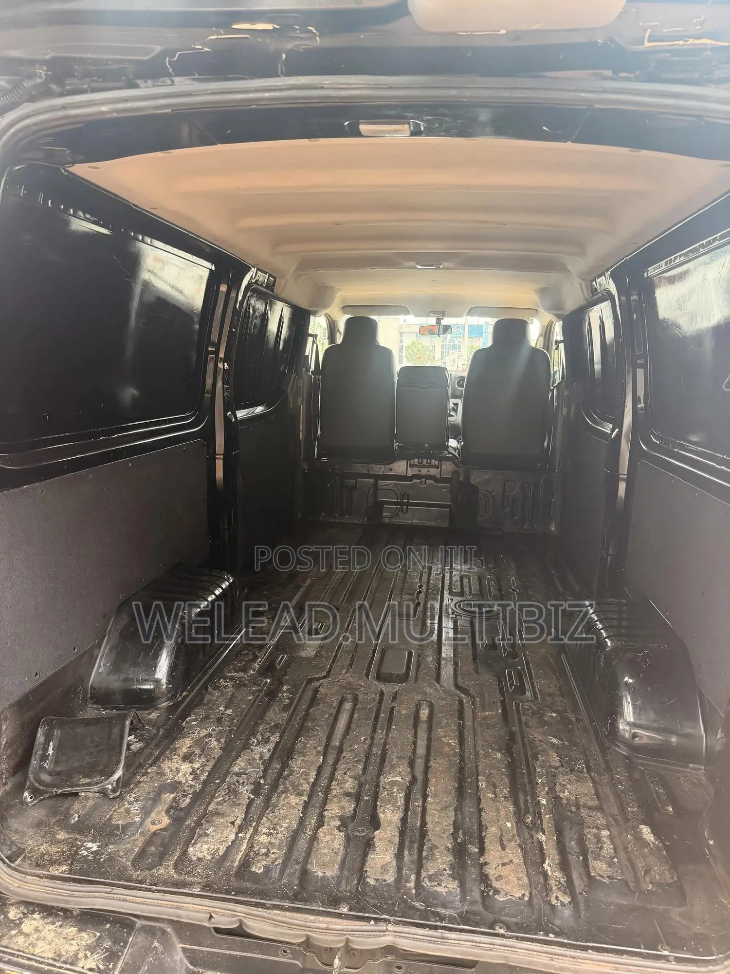 Nissan Caravan (Urvan) 2013 Black