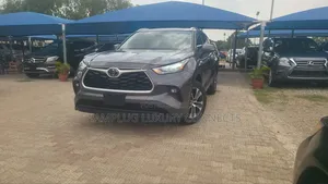 Toyota Highlander 2021 Gray