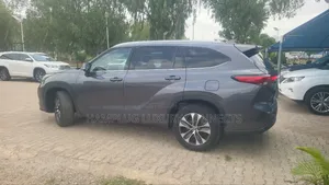 Toyota Highlander 2021 Gray