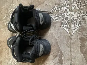 Ogiy Black and White Sneakers