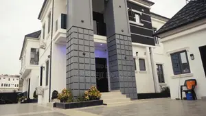Furnished 10bdrm Mansion in Apo Resettlement for sale