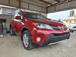 Toyota RAV4 XLE AWD (2.5L 4cyl 6A) 2013 Red