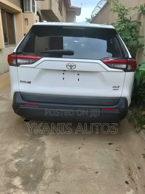 Toyota RAV4 2021 White