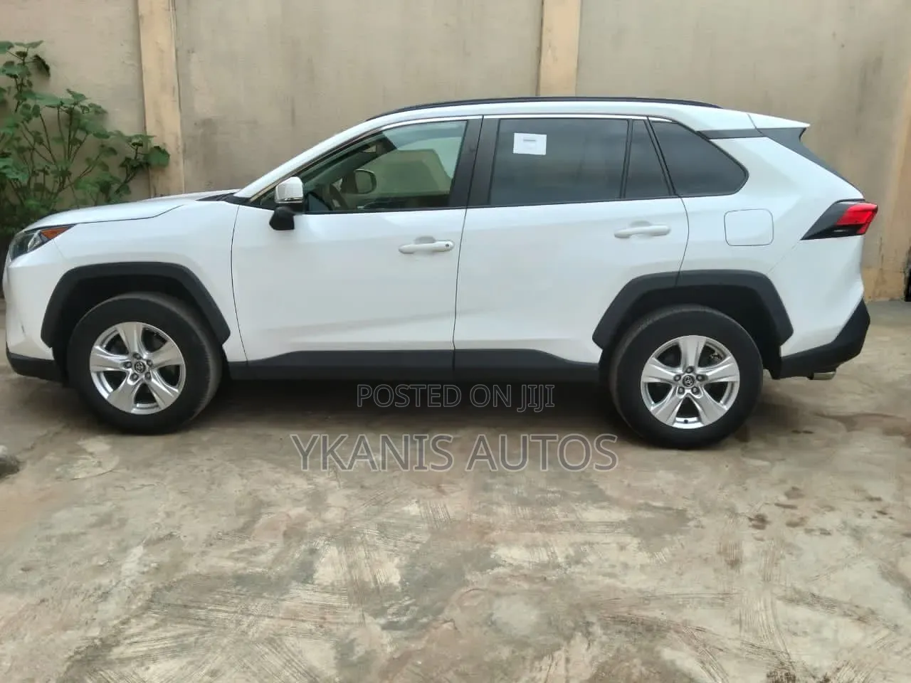 Toyota RAV4 2021 White