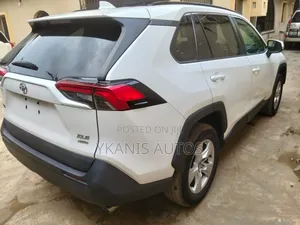 Toyota RAV4 2021 White