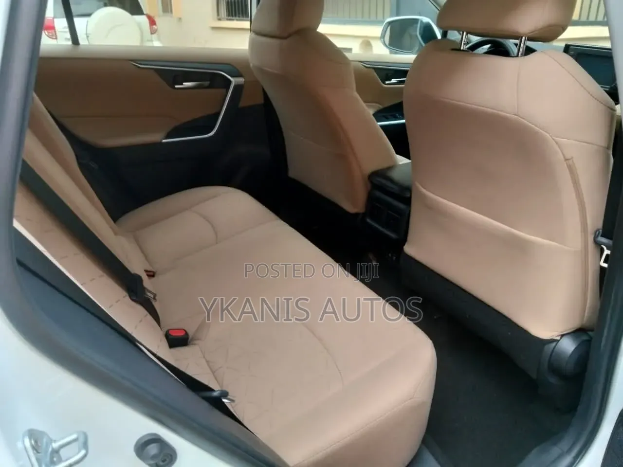 Toyota RAV4 2021 White