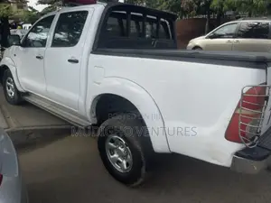 Toyota Hilux SR 4x4 2015 White