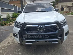 Toyota Hilux 2024 White