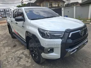 Toyota Hilux 2024 White