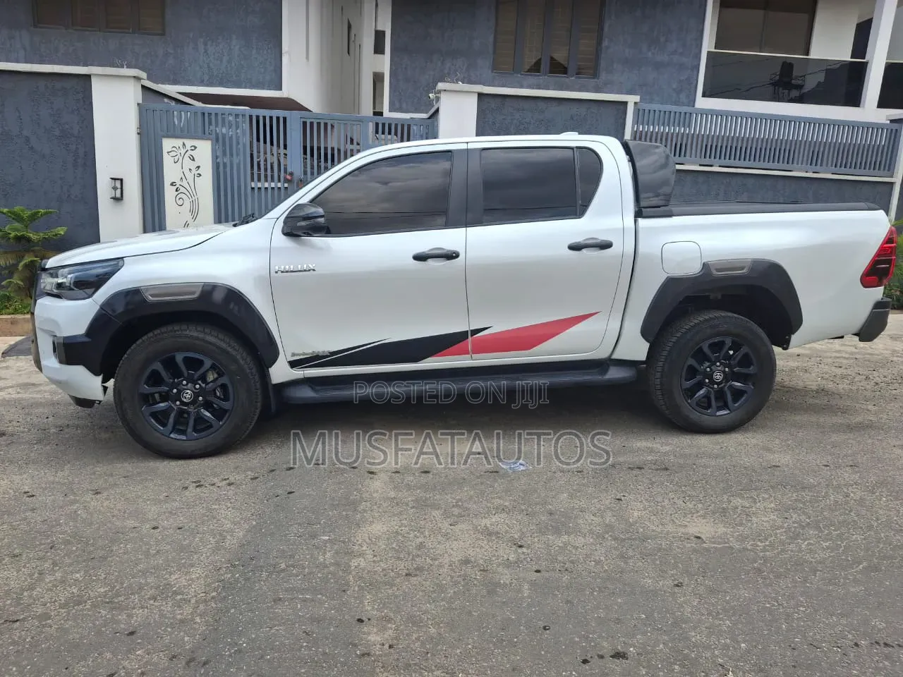 Toyota Hilux 2024 White