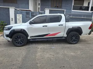 Toyota Hilux 2024 White