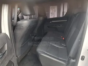 Toyota Hilux 2024 White