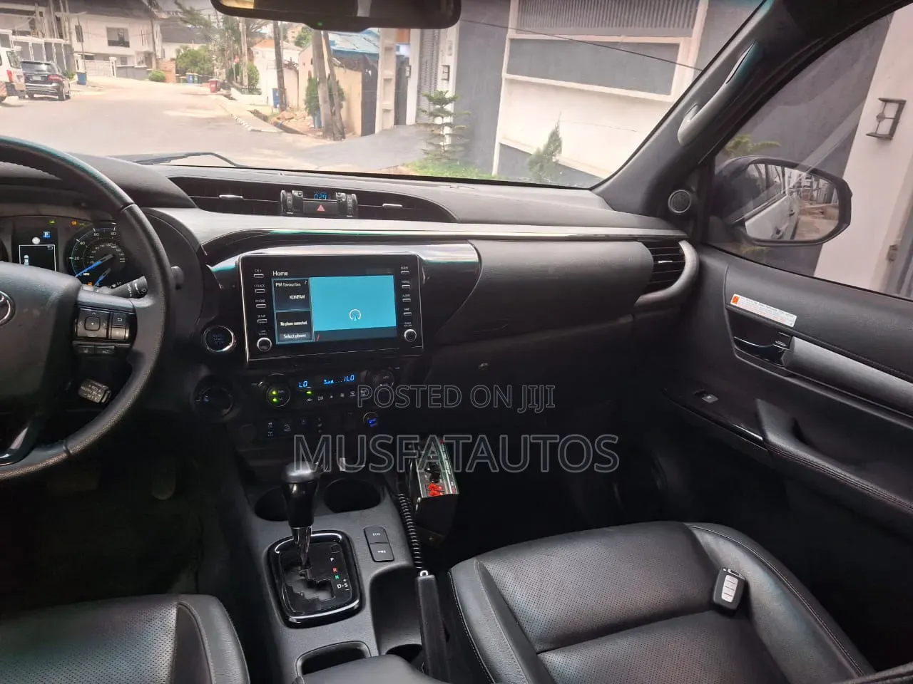 Toyota Hilux 2024 White