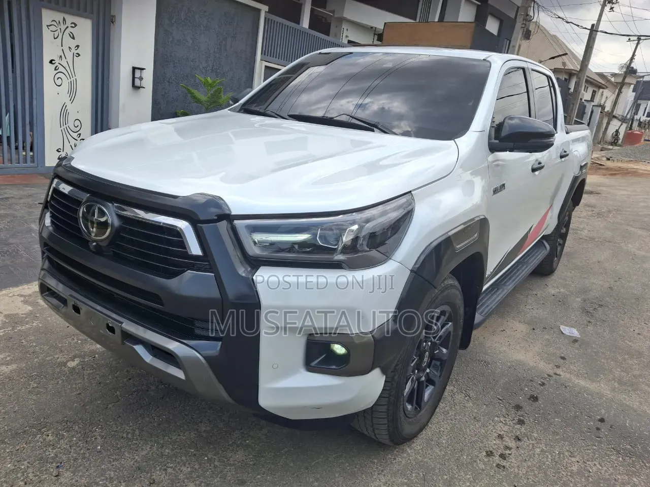 Toyota Hilux 2024 White