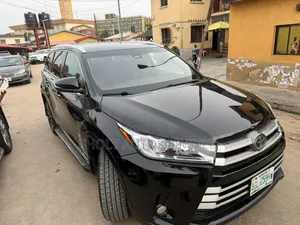 Toyota Highlander XLE 4x2 V6 (3.5L 6cyl 8A) 2018 Black