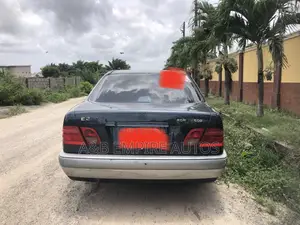 Mercedes-Benz E200 2004 Green