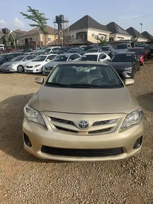Toyota Corolla LE 4dr Sedan (1.8L 4cyl 4A) 2012 Gold