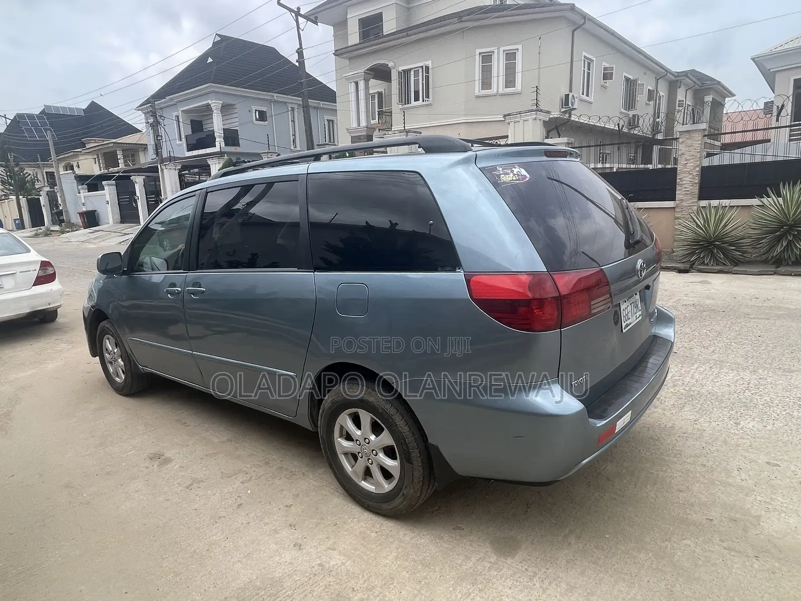 Toyota Sienna Car Hire