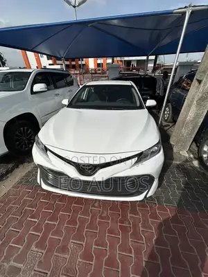 Toyota Camry LE (2.5L 4cyl 8A) 2019 White