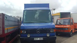 Mercedes Benz 609 Truck