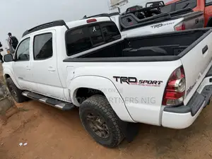 Toyota Tacoma V6 4dr Double Cab 4WD 5.0 ft. SB (4.0L 6cyl 6M) 2015 White