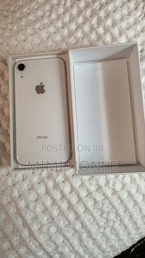 Apple iPhone XR 64 GB White
