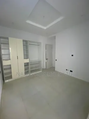 4bdrm Townhouse / Terrace in Platinum Way, Jakande for rent