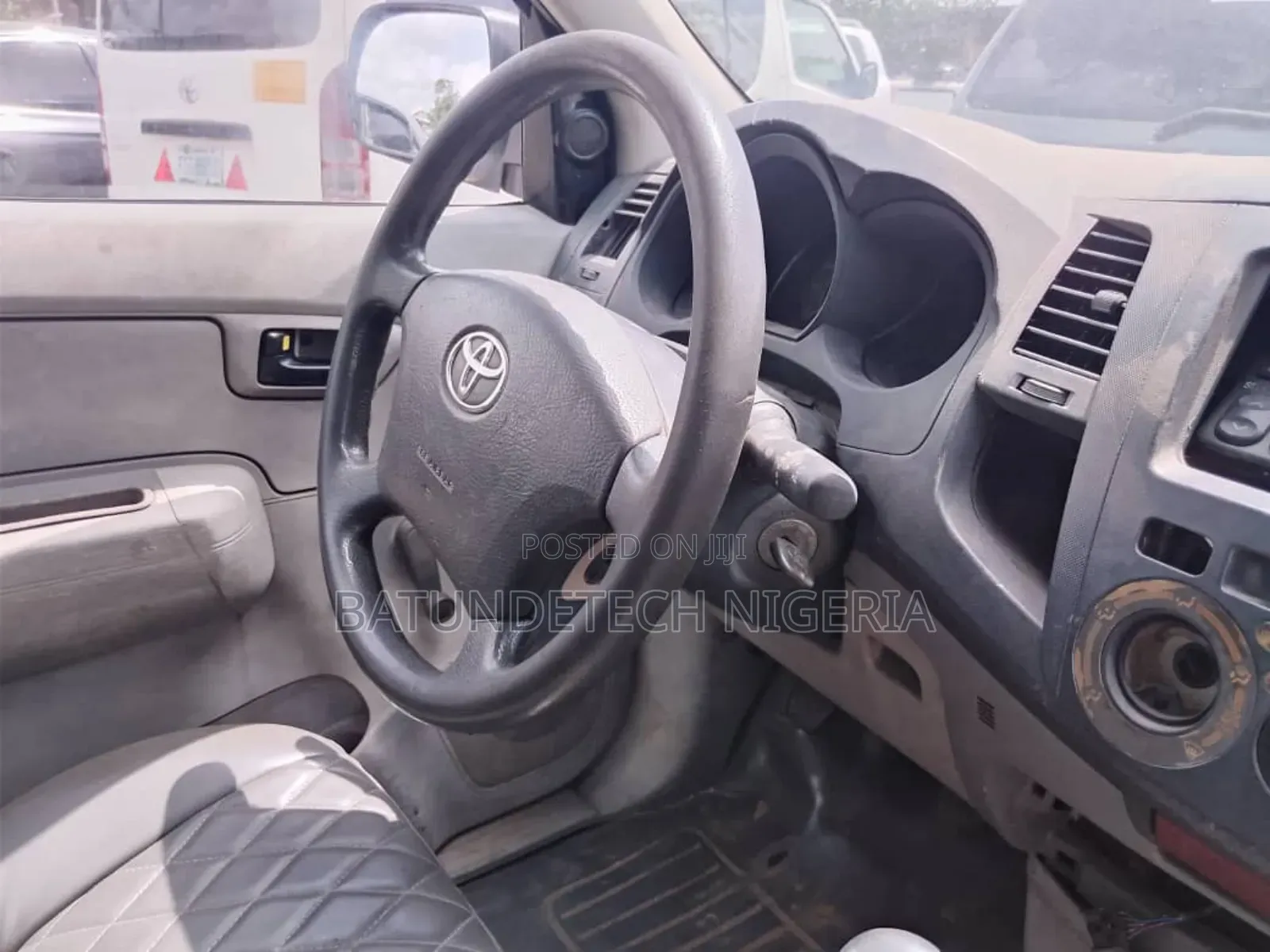Toyota Hilux 2012 White
