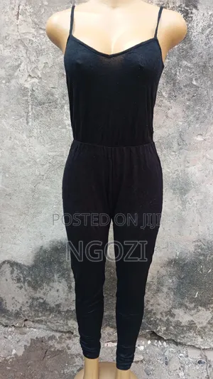 Sales Clearing of Rack. 180 Pieces of Ladies Mix Top at