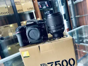 Nikon D7500 With Lens