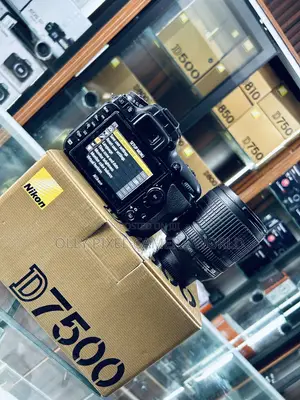 Nikon D7500 With Lens