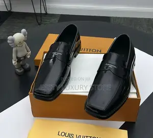 High Quality Luxury Louis Vuitton Men Cooperate Shoe