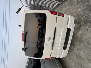 Toyota HiAce 2013 White